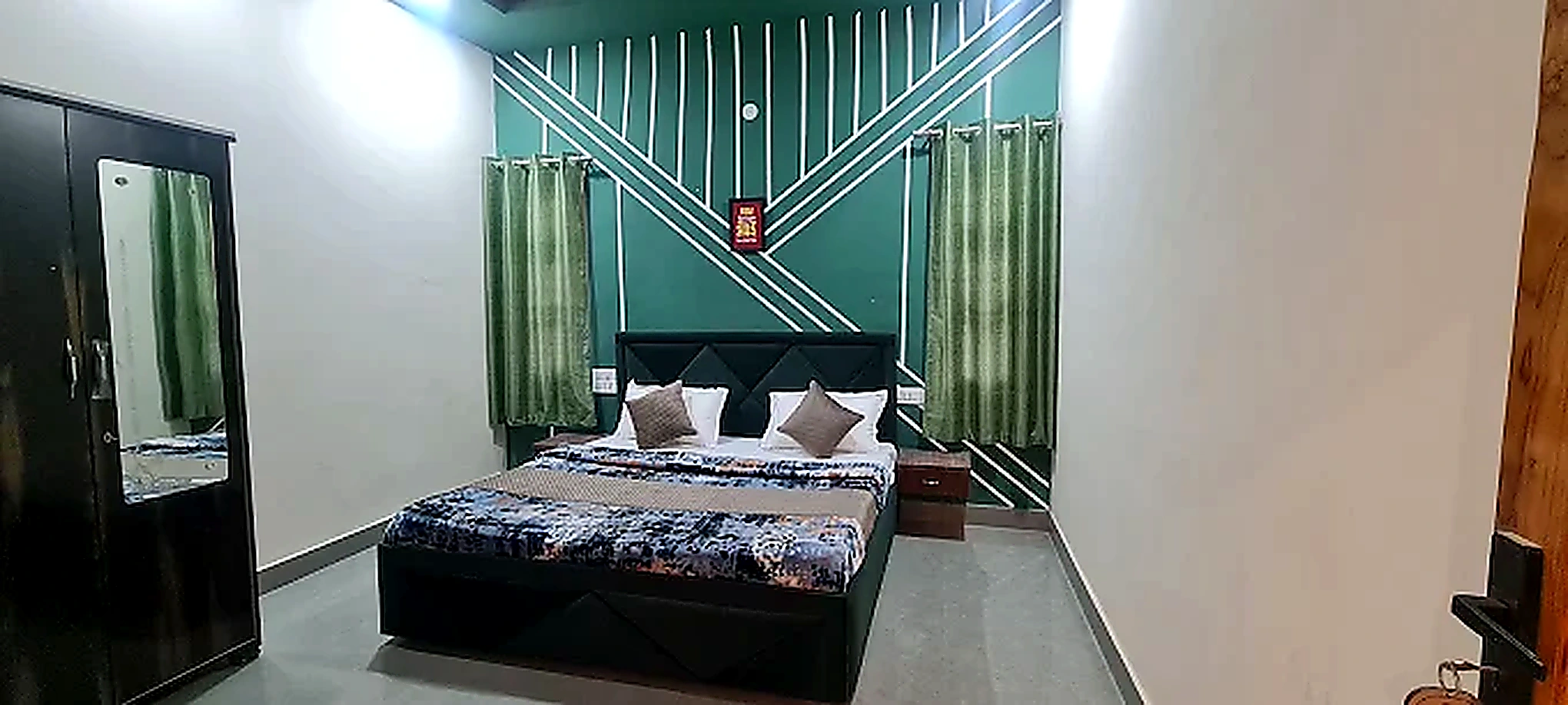 Real emerald green room