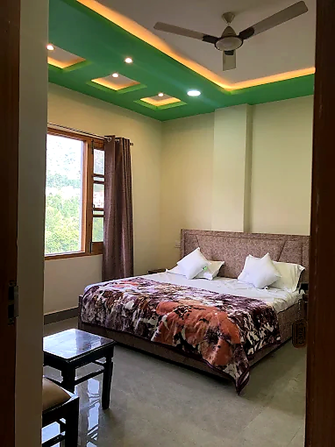 Real green cove ceiling room
